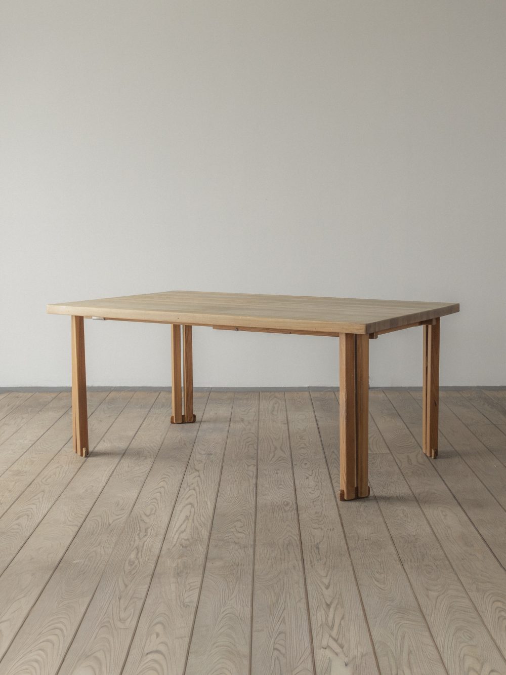Vagn Fuglsang, dining table