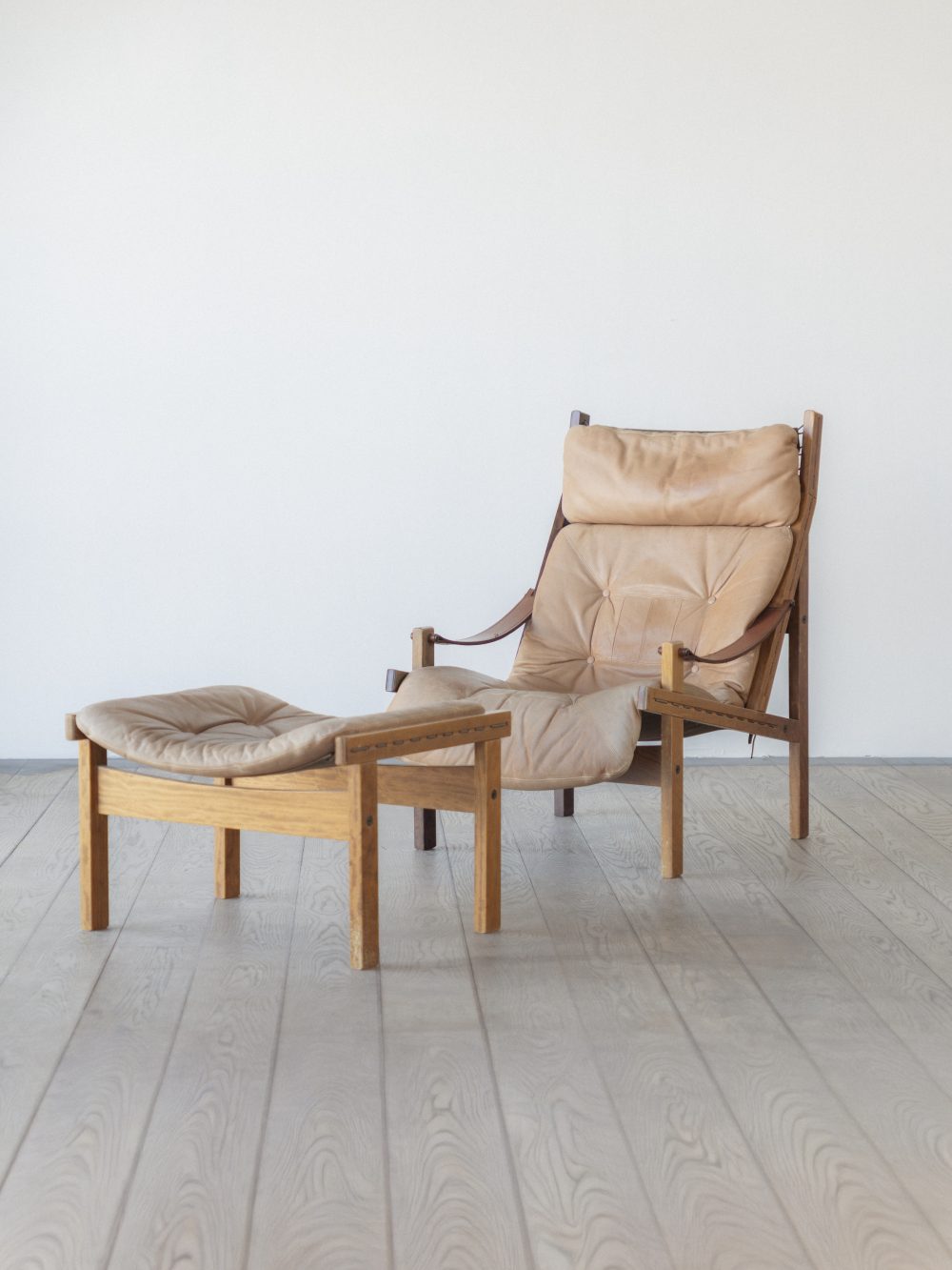 Torbjørn Afdal, Hunter Lounge chair with footrest